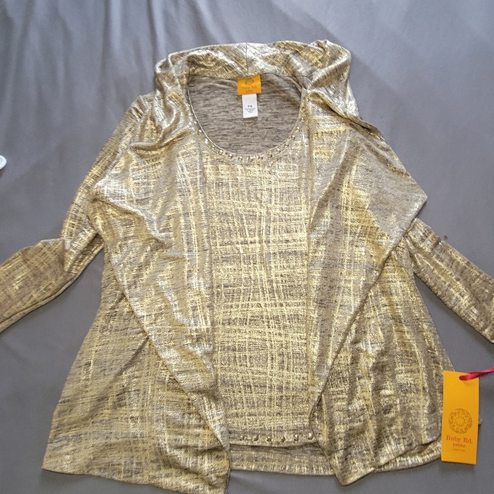 Ruby Rd. Petite S Gold Metallic Long Sleeve Twinset